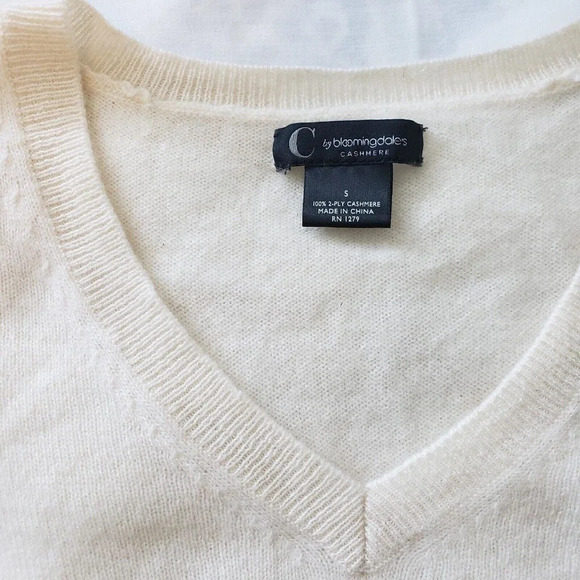 C by BLOOMINGDALE'S Ivory Cashmere V-Neck Sweater Sz S crafting see defects - Picture 4 of 7